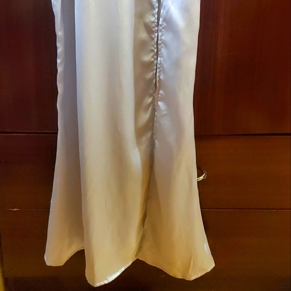 A Silver Missguided Floor-length Prom Dress - Picture 3 of 9